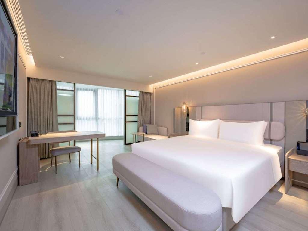 Mercure Lujiazui Hotel *